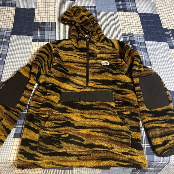 COPY - The North Face Campshire fleece pullover hoodie - Picture 1 of 3